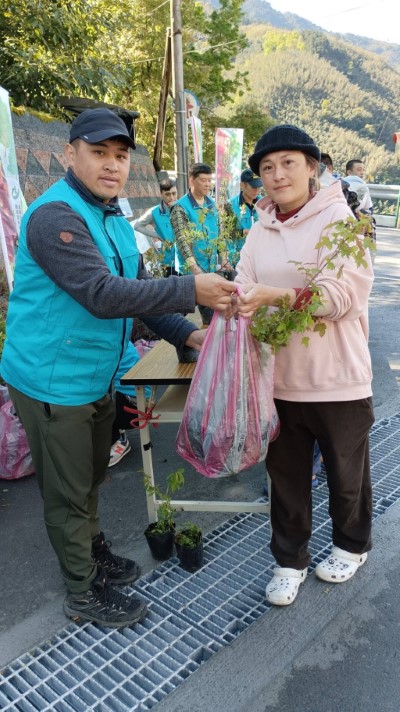 大同鄉四季村植樹節展開贈苗活動 (5)